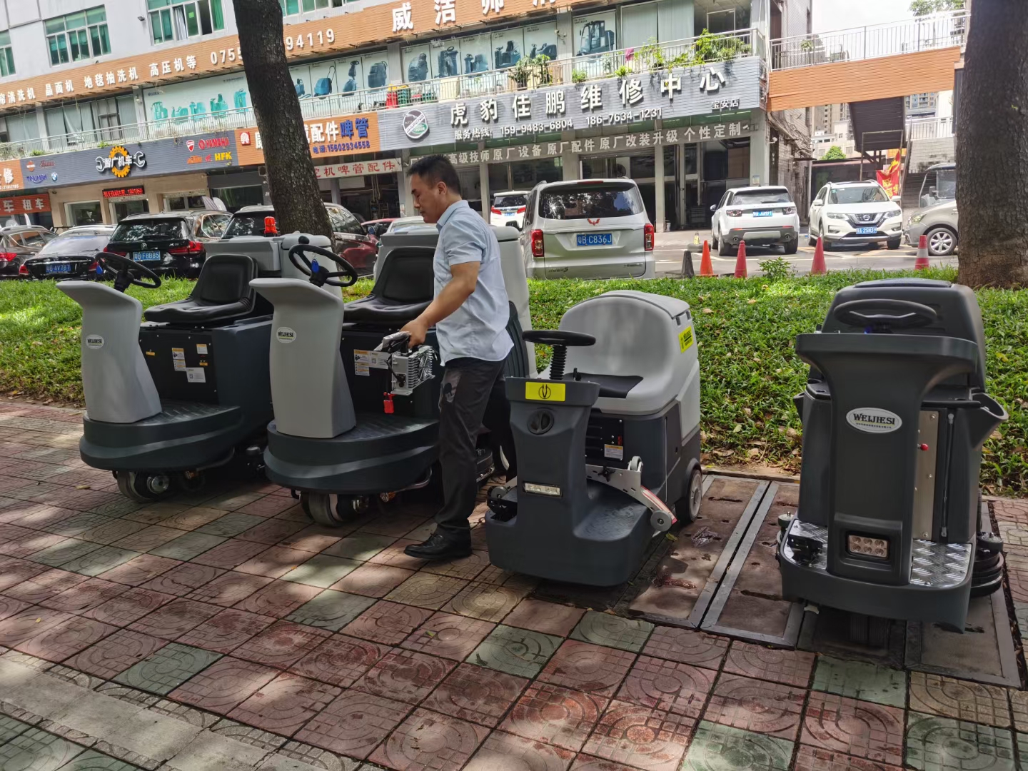 電動(dòng)洗地機(jī)的優(yōu)點(diǎn)有哪些